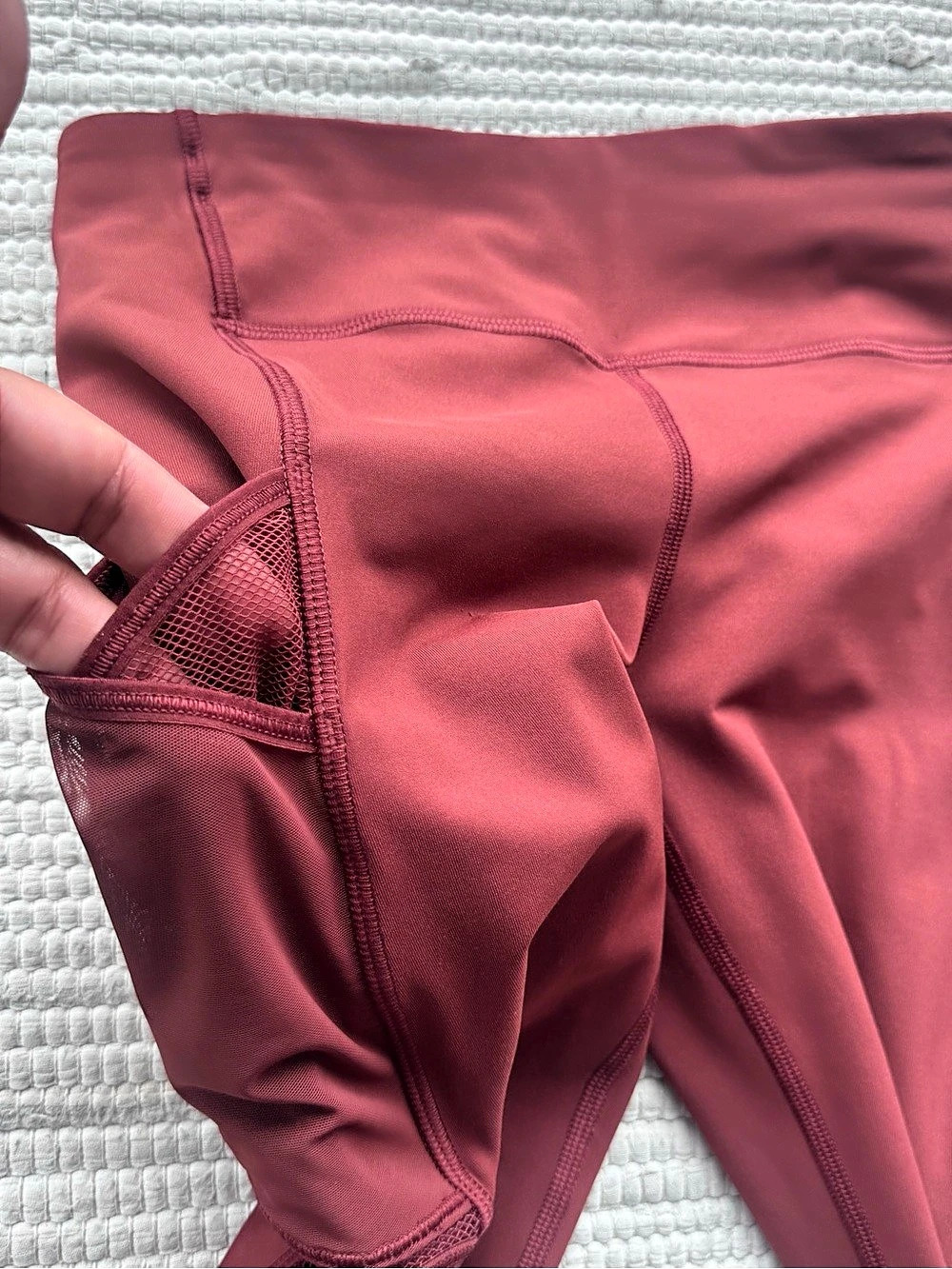 Lululemon Speed Up Tight Mesh 28” Savannah Burgundy Pockets Size 4 - Picture 13 of 14